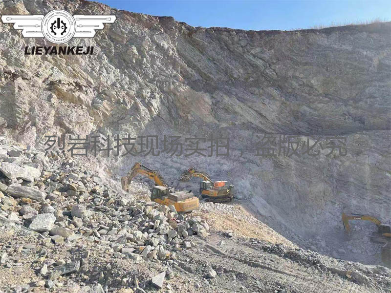 巖石劈裂機(jī)一天能產(chǎn)多少方