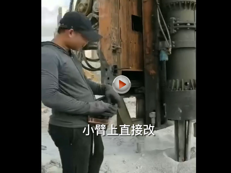 挖機怎么改裝成巖石鉆裂機？